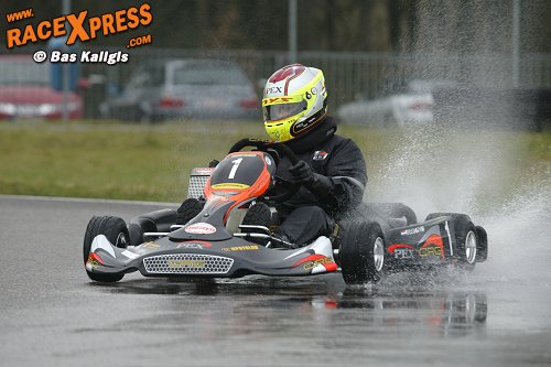 Winnaar Jorrit Pex glibbert naar zege
